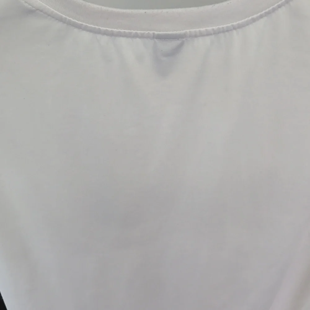 ROMWE White Graphic T-Shirt with Pink and Black Design - Picture 9 of 10